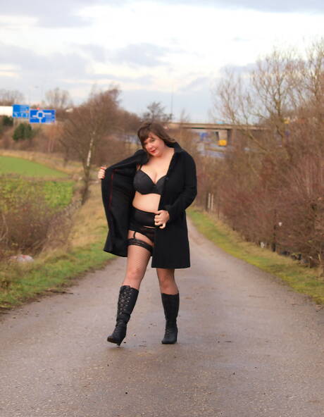 Huge Tits in Public Pics